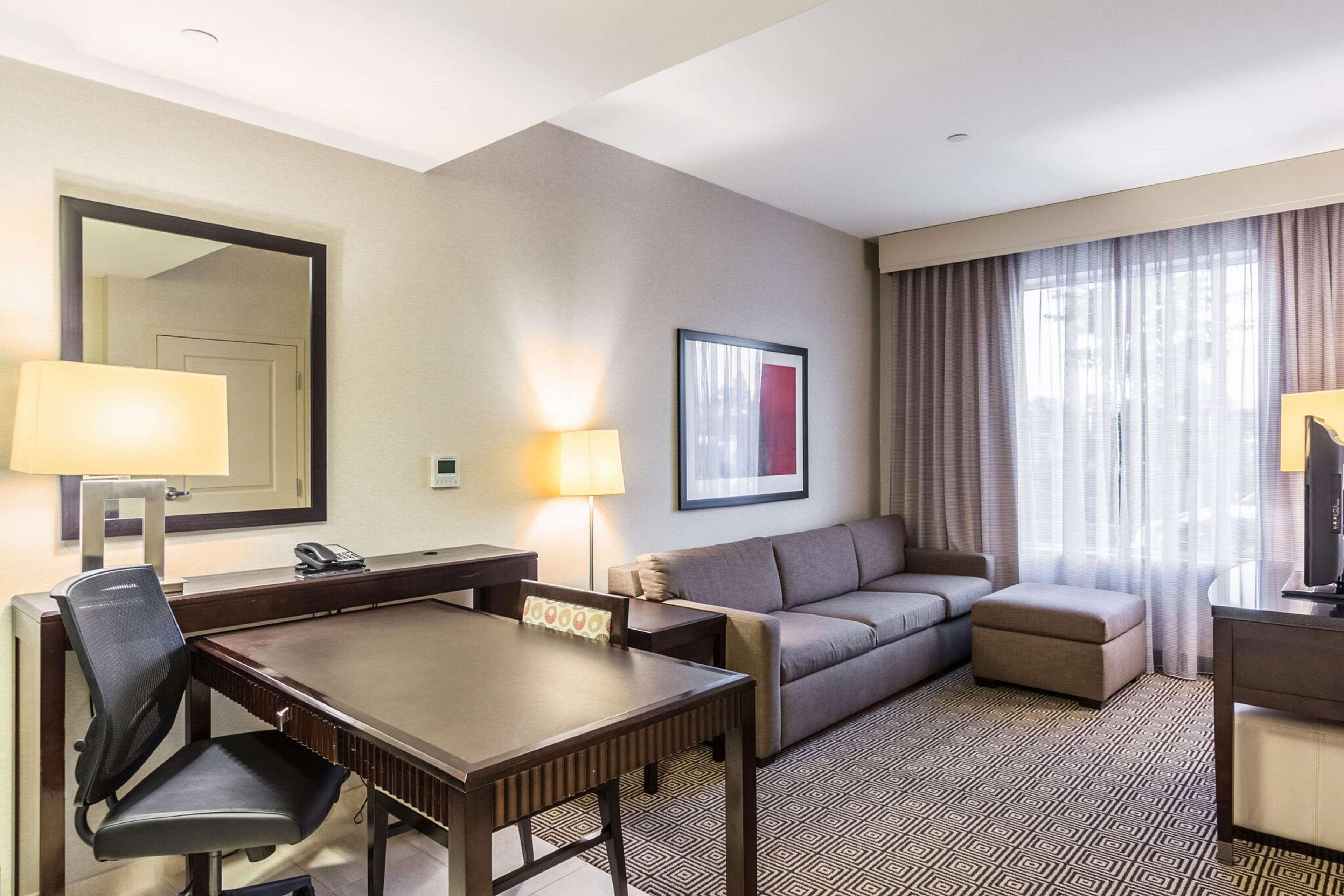 Embassy Suites By Hilton Newark Airport Elizabeth Dış mekan fotoğraf