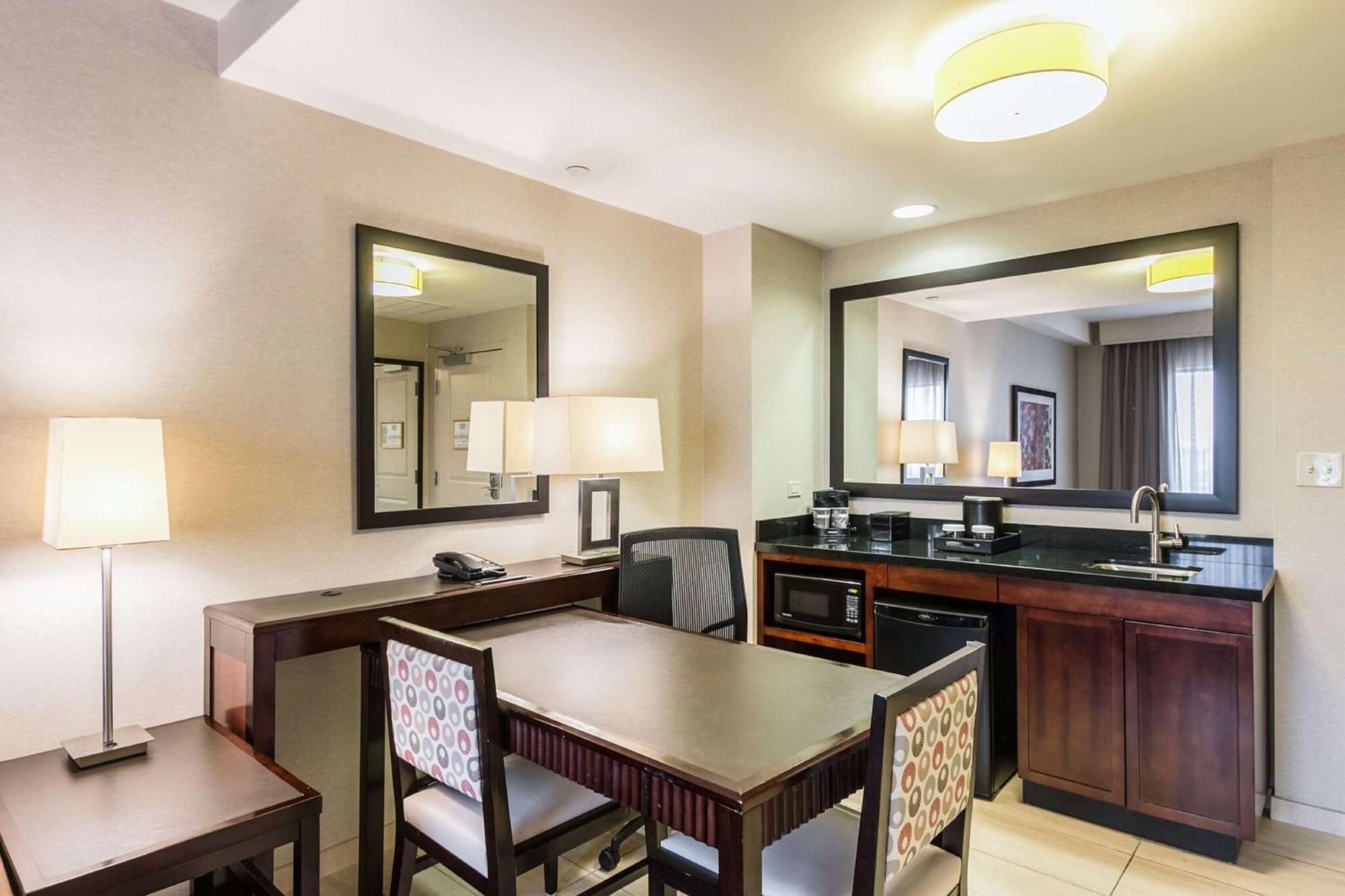 Embassy Suites By Hilton Newark Airport Elizabeth Dış mekan fotoğraf