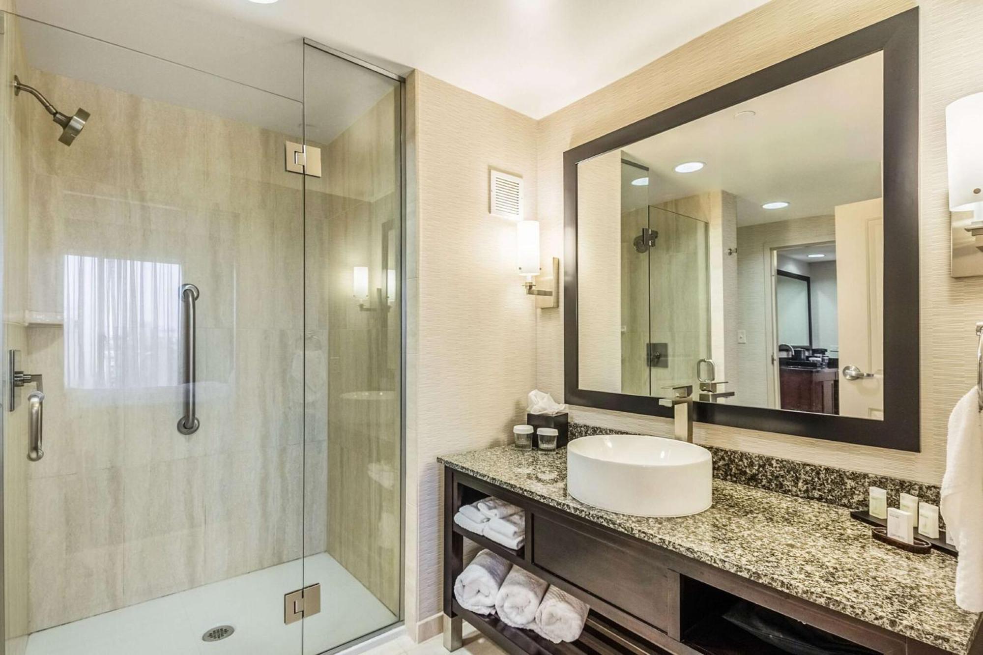 Embassy Suites By Hilton Newark Airport Elizabeth Dış mekan fotoğraf