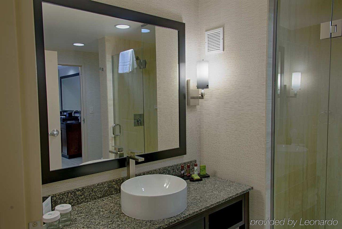 Embassy Suites By Hilton Newark Airport Elizabeth Dış mekan fotoğraf